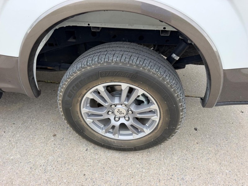 Ford F-150 Vehicle Full-screen Gallery Image 6