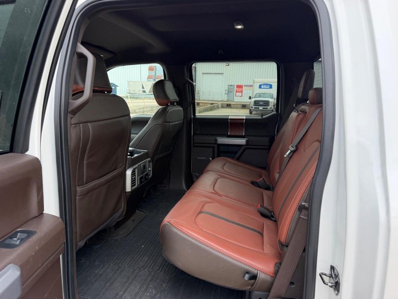 Ford F-150 Vehicle Full-screen Gallery Image 7