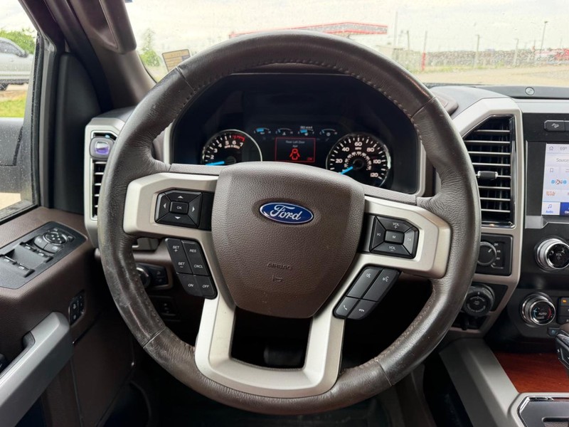 Ford F-150 Vehicle Full-screen Gallery Image 9