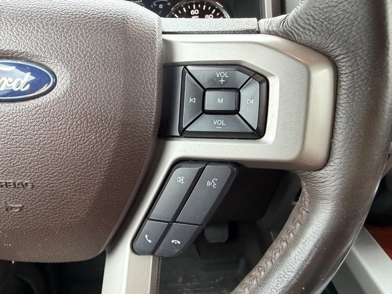 Ford F-150 Vehicle Full-screen Gallery Image 11