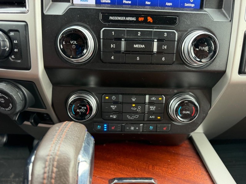 Ford F-150 Vehicle Full-screen Gallery Image 13