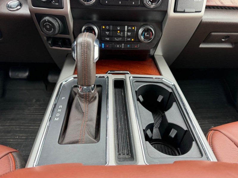 Ford F-150 Vehicle Full-screen Gallery Image 14