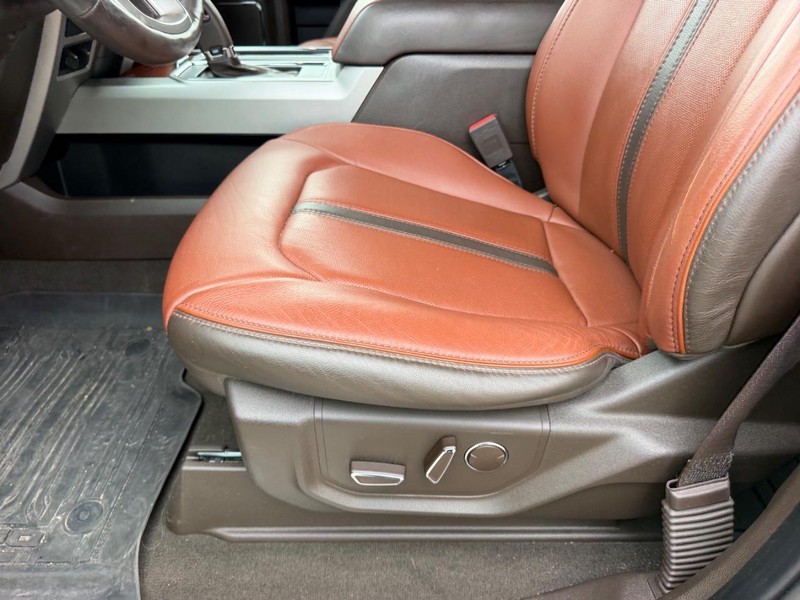 Ford F-150 Vehicle Full-screen Gallery Image 18