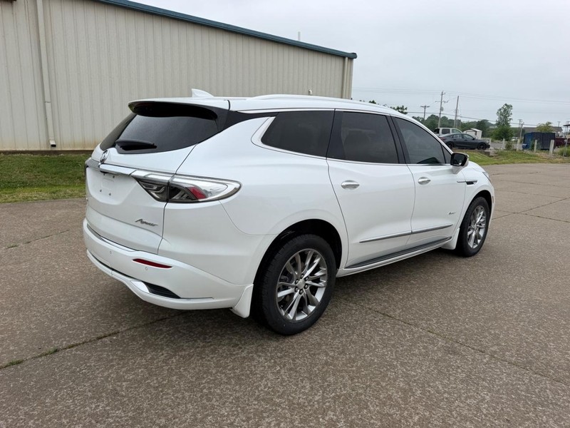 Buick Enclave Vehicle Full-screen Gallery Image 3