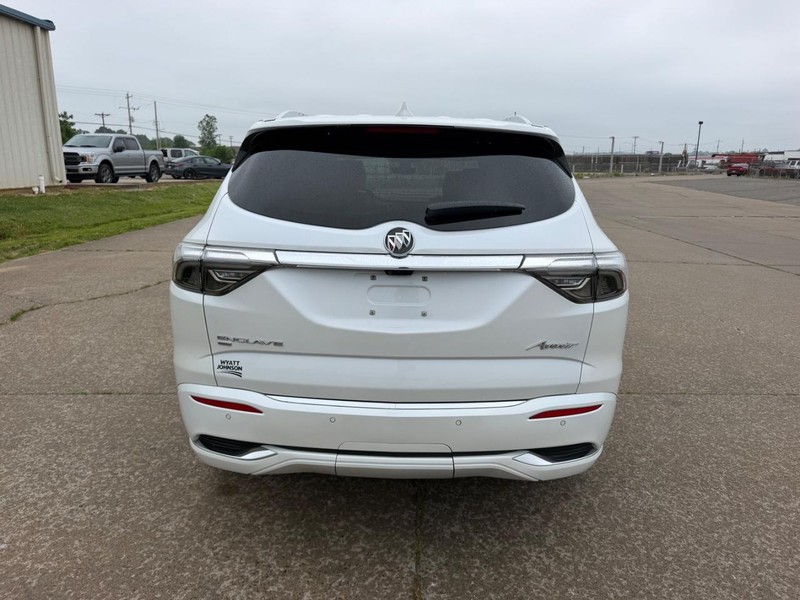 Buick Enclave Vehicle Full-screen Gallery Image 4