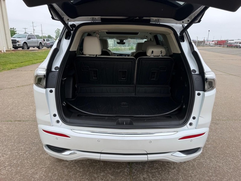 Buick Enclave Vehicle Full-screen Gallery Image 5