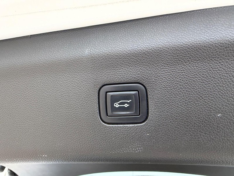 Buick Enclave Vehicle Full-screen Gallery Image 6