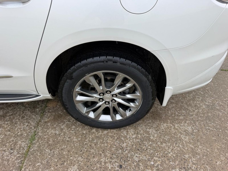Buick Enclave Vehicle Full-screen Gallery Image 7