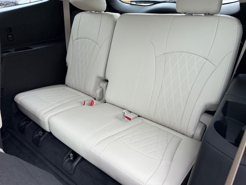 Buick Enclave Vehicle Full-screen Gallery Image 8