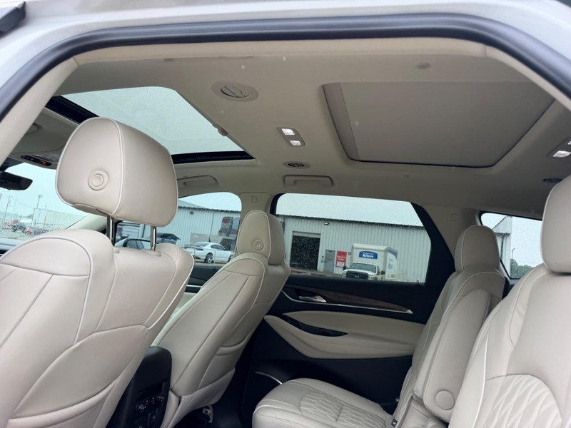 Buick Enclave Vehicle Full-screen Gallery Image 10