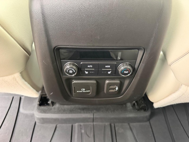 Buick Enclave Vehicle Full-screen Gallery Image 11