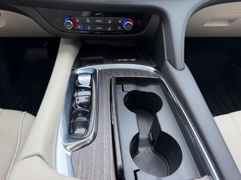 Buick Enclave Vehicle Full-screen Gallery Image 18