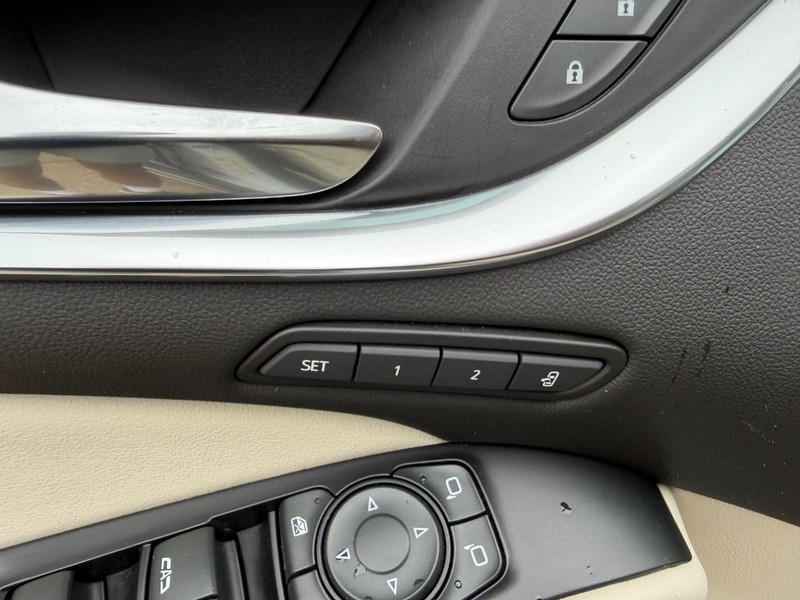 Buick Enclave Vehicle Full-screen Gallery Image 21