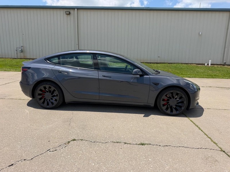 Tesla Model 3 Vehicle Full-screen Gallery Image 2