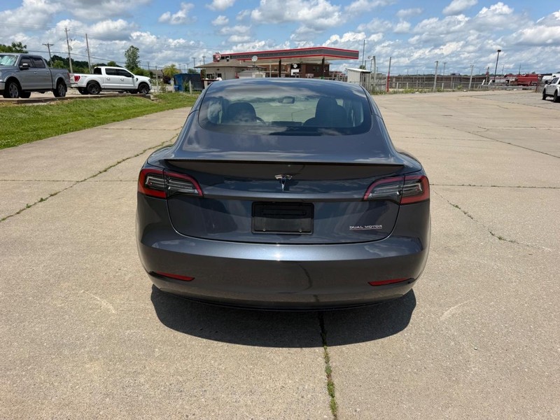 Tesla Model 3 Vehicle Full-screen Gallery Image 4