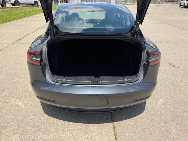 Tesla Model 3 Vehicle Full-screen Gallery Image 5