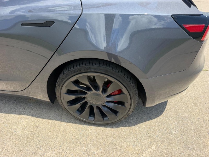 Tesla Model 3 Vehicle Full-screen Gallery Image 7