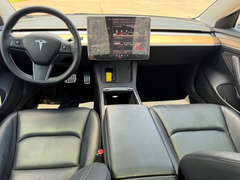 Tesla Model 3 Vehicle Full-screen Gallery Image 10