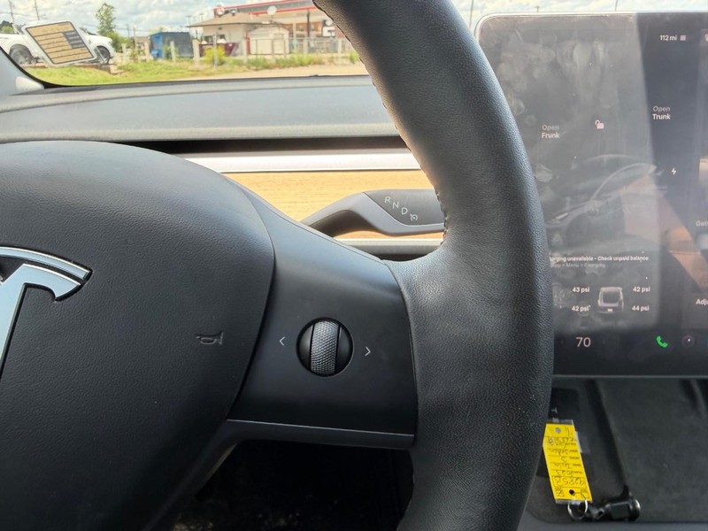 Tesla Model 3 Vehicle Full-screen Gallery Image 13
