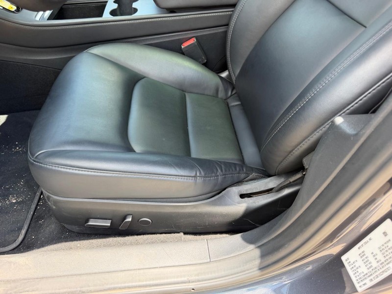 Tesla Model 3 Vehicle Full-screen Gallery Image 18