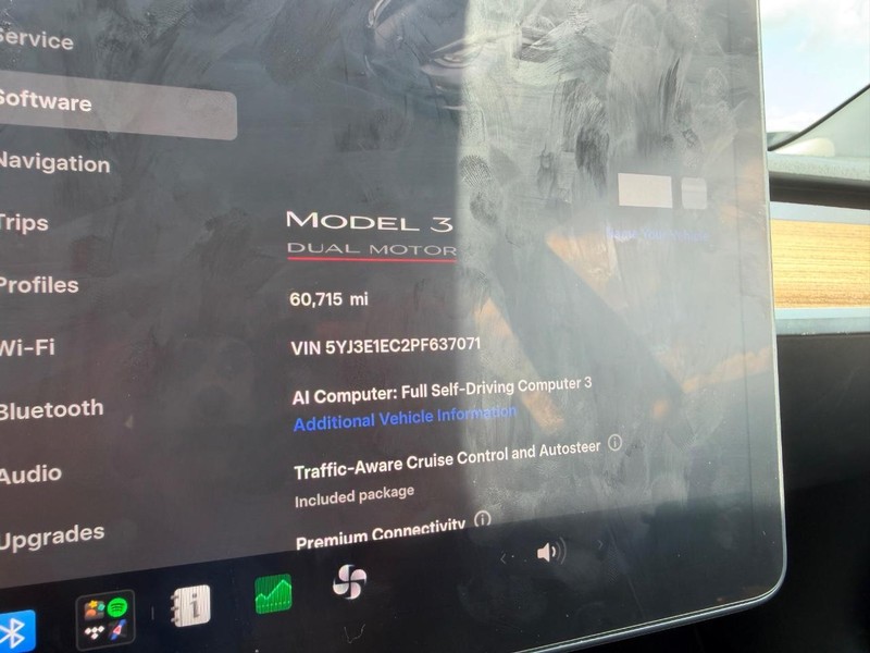 Tesla Model 3 Vehicle Full-screen Gallery Image 19