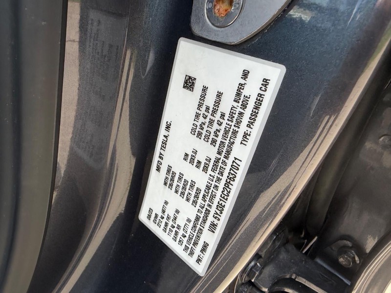 Tesla Model 3 Vehicle Full-screen Gallery Image 21