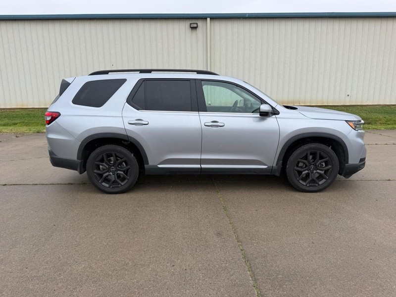 Honda Pilot Vehicle Full-screen Gallery Image 2