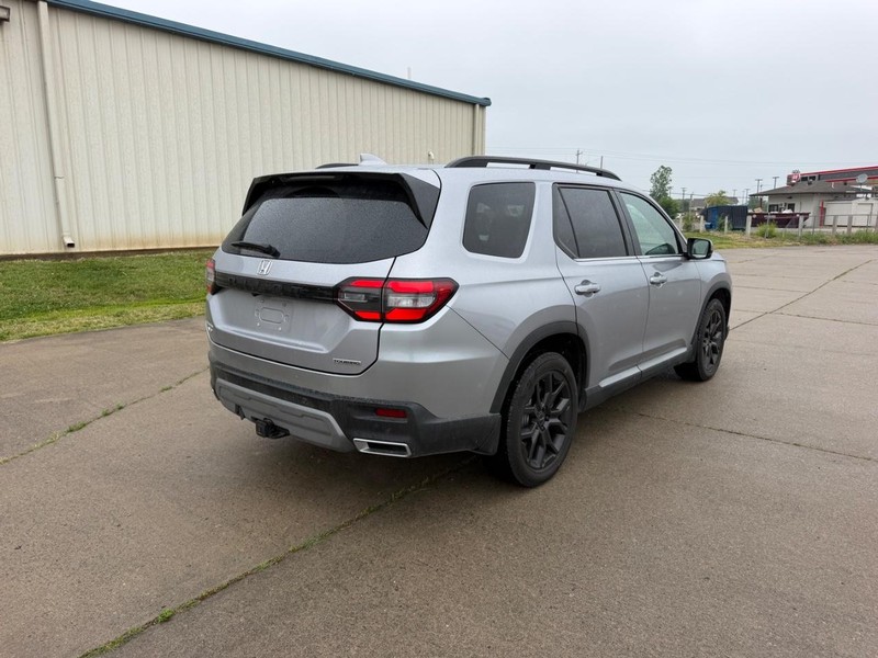 Honda Pilot Vehicle Full-screen Gallery Image 3