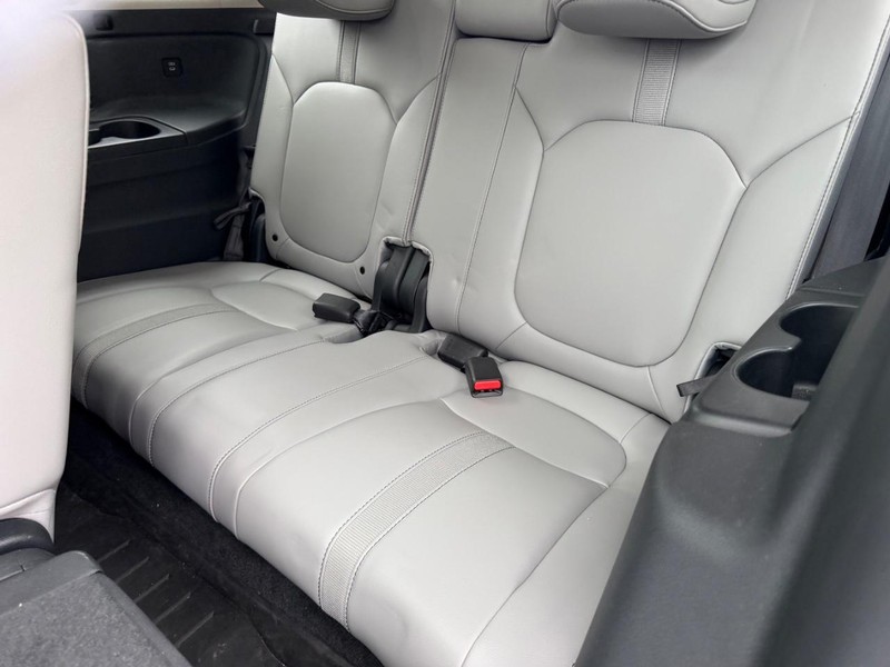Honda Pilot Vehicle Full-screen Gallery Image 8