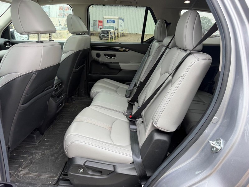 Honda Pilot Vehicle Full-screen Gallery Image 9