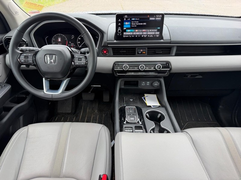 Honda Pilot Vehicle Full-screen Gallery Image 12