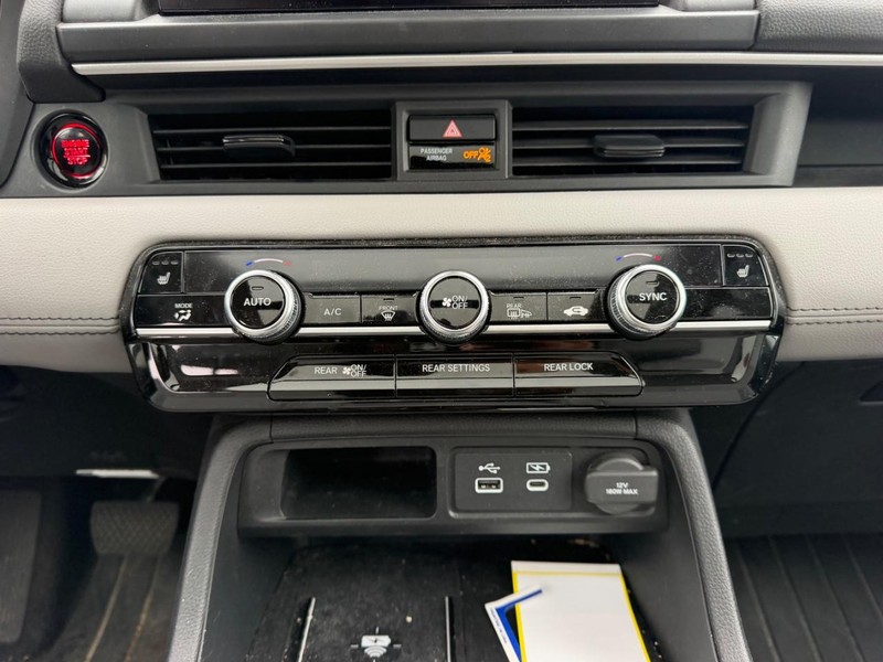 Honda Pilot Vehicle Full-screen Gallery Image 17