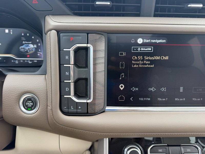 GMC Yukon Vehicle Full-screen Gallery Image 17