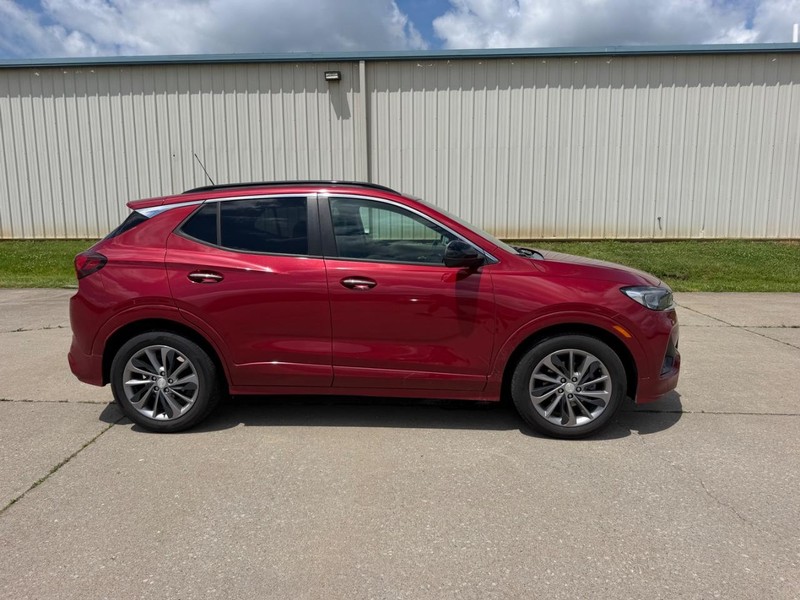Buick Encore GX Vehicle Full-screen Gallery Image 2