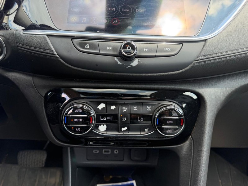 Buick Encore GX Vehicle Full-screen Gallery Image 14