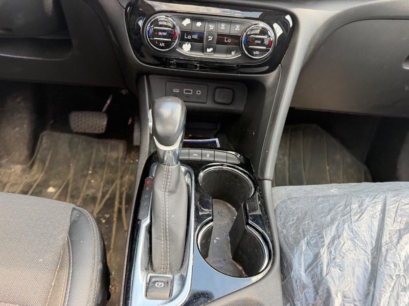 Buick Encore GX Vehicle Full-screen Gallery Image 15