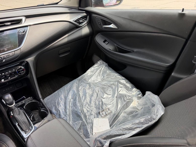 Buick Encore GX Vehicle Full-screen Gallery Image 16