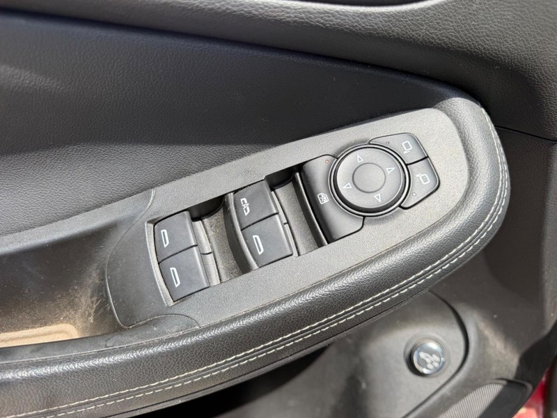 Buick Encore GX Vehicle Full-screen Gallery Image 17