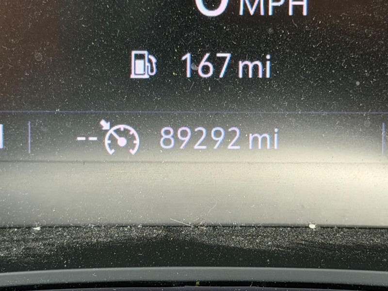 Buick Encore GX Vehicle Full-screen Gallery Image 19