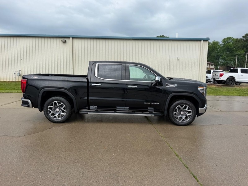 GMC Sierra 1500 Vehicle Full-screen Gallery Image 2