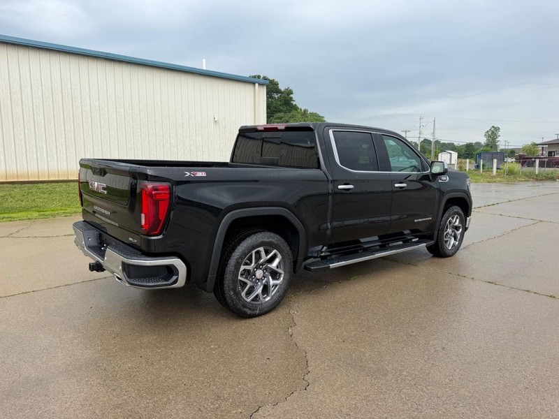 GMC Sierra 1500 Vehicle Full-screen Gallery Image 3