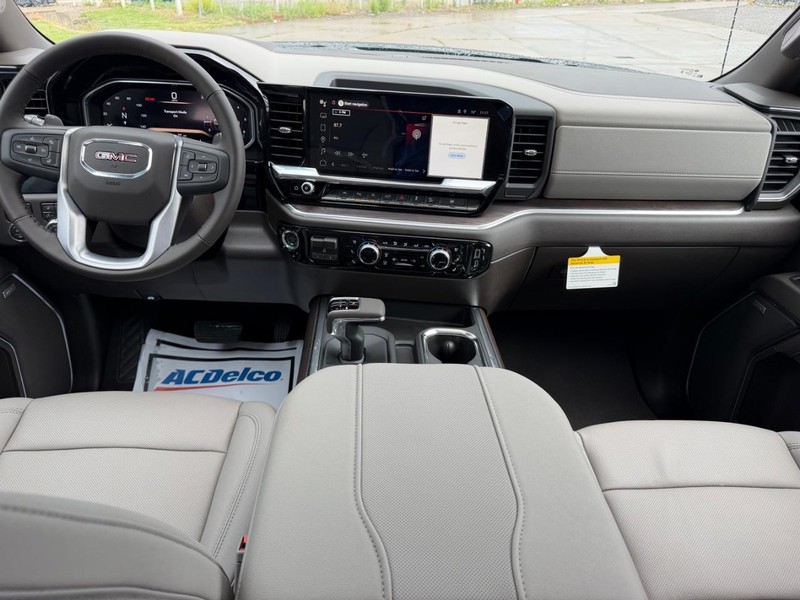 GMC Sierra 1500 Vehicle Full-screen Gallery Image 9