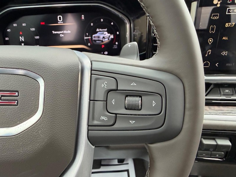 GMC Sierra 1500 Vehicle Full-screen Gallery Image 12