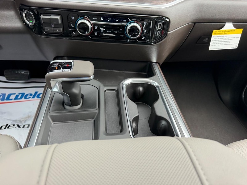 GMC Sierra 1500 Vehicle Full-screen Gallery Image 15