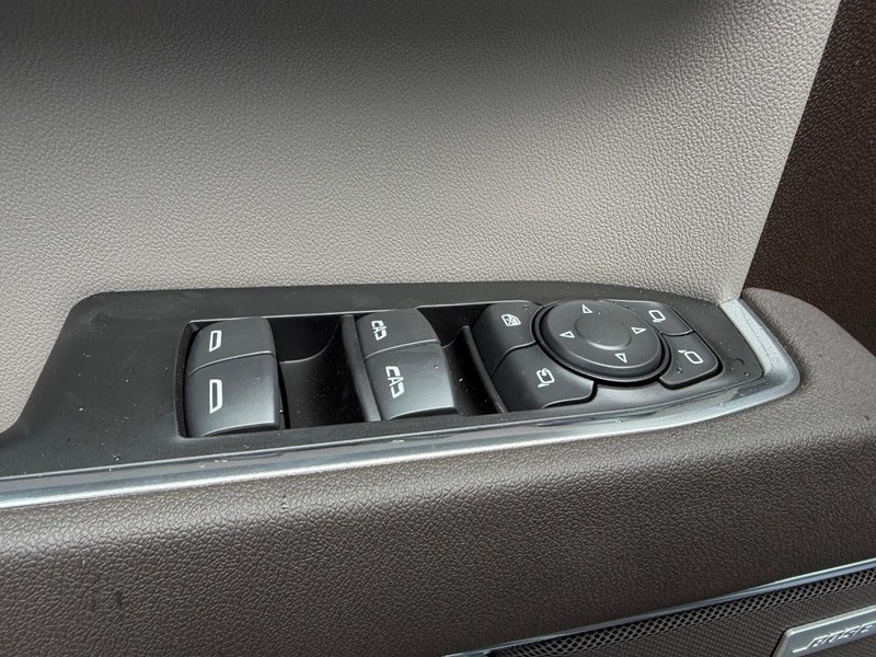 GMC Sierra 1500 Vehicle Full-screen Gallery Image 17