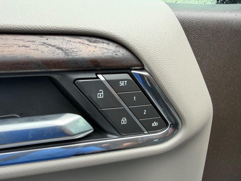 GMC Sierra 1500 Vehicle Full-screen Gallery Image 18