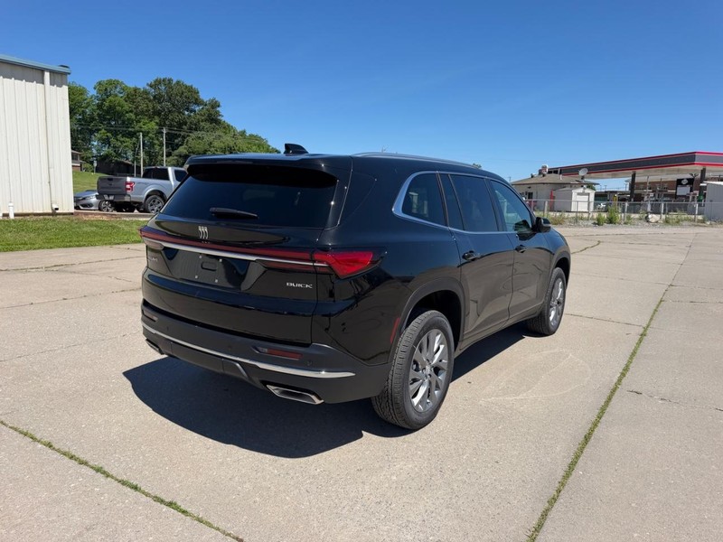 Buick Enclave Vehicle Full-screen Gallery Image 3