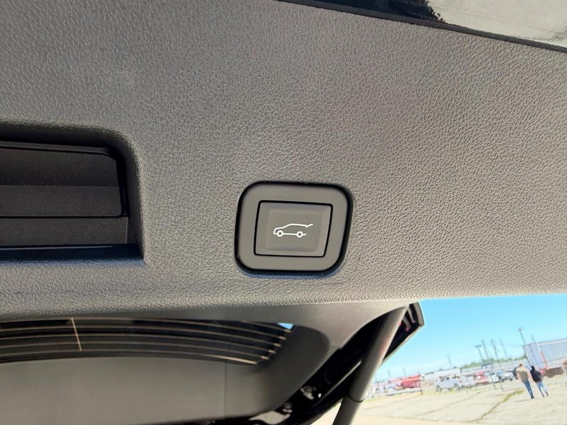 Buick Enclave Vehicle Full-screen Gallery Image 6
