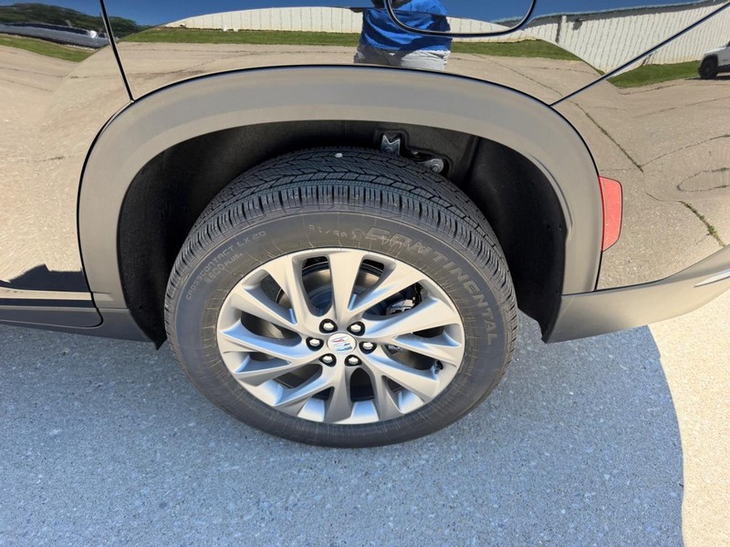 Buick Enclave Vehicle Full-screen Gallery Image 7