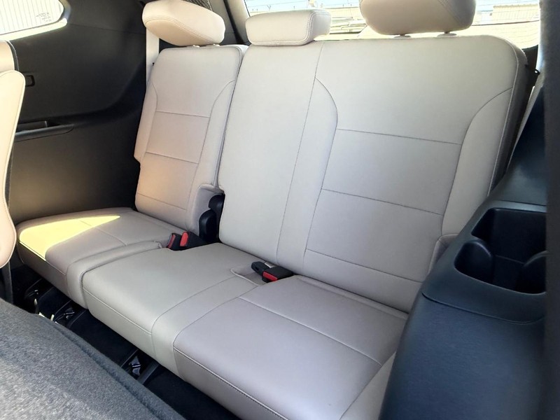 Buick Enclave Vehicle Full-screen Gallery Image 8